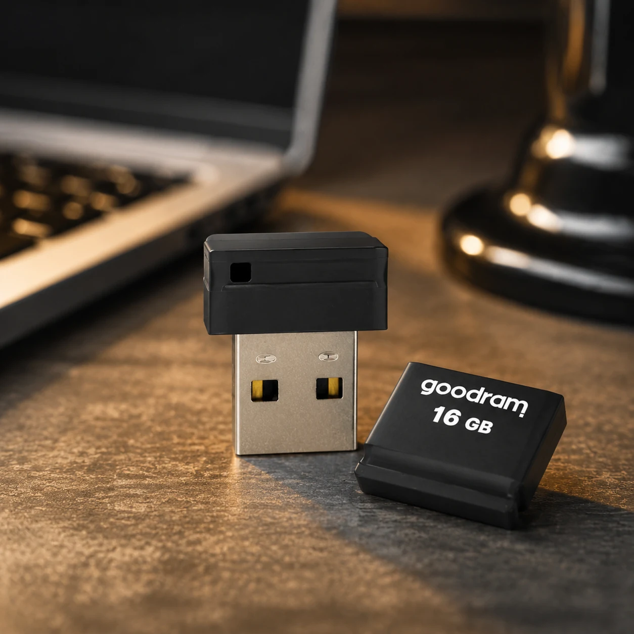 Флеш-накопичувач USB2.0 16GB Goodram UPI2 (Piccolo) Black (UPI2-0160K0R11) — Флешки та накопичувачі