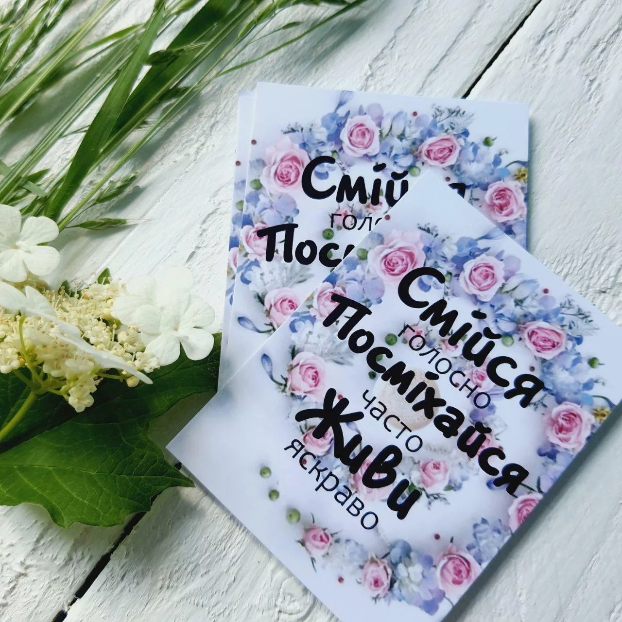 Листівка міні 6х8см Bibirki Смійся голосно Посміхайся часто Живи яскраво — фото 2