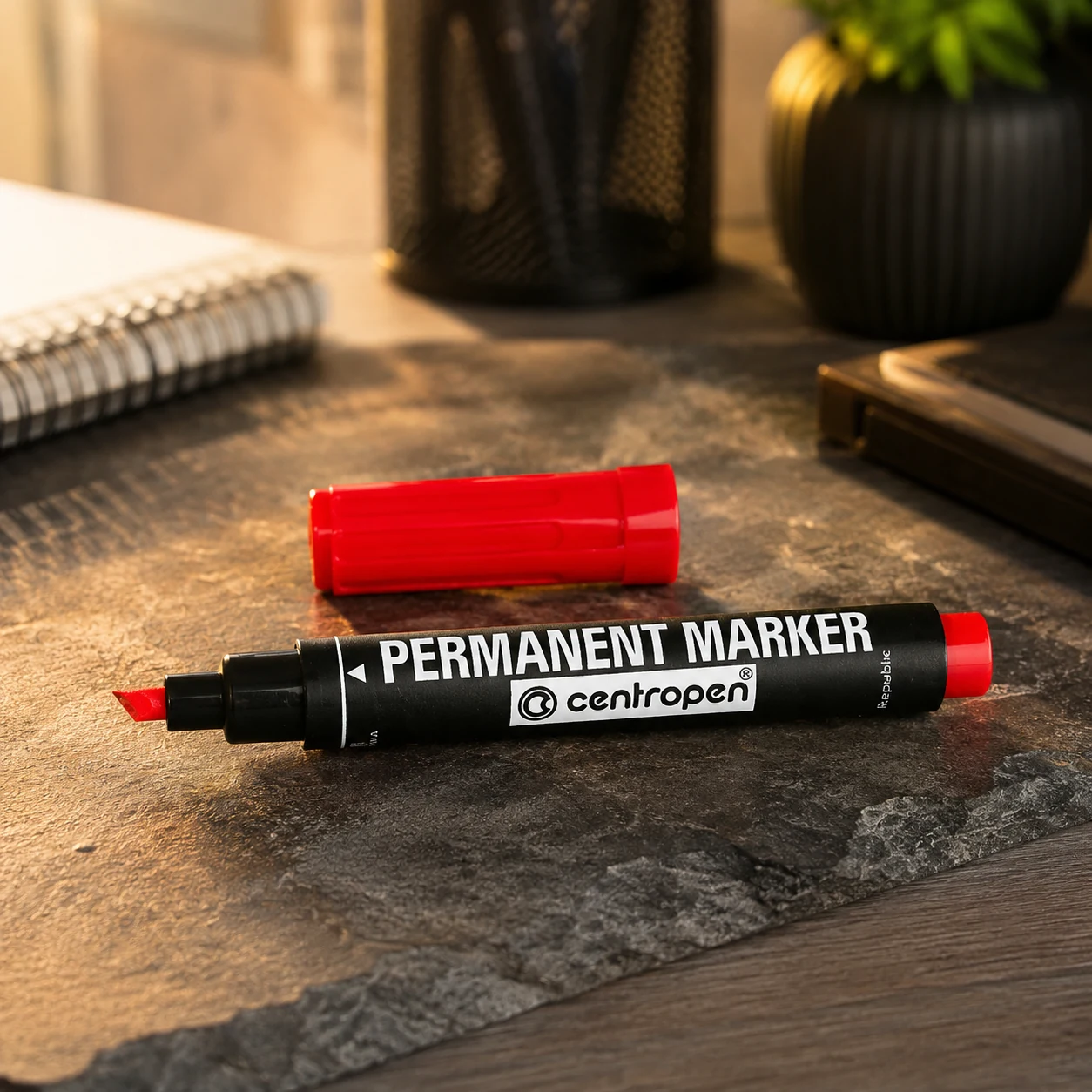 Маркер перманентний Centropen 8576 червоний 4,6 мм — Маркери та коректори