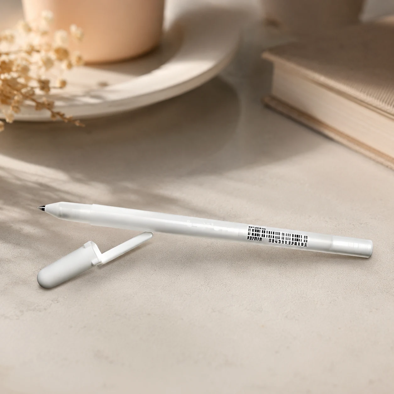 Ручка гелева біла Sakura Gelly Roll 0.3mm FINE — Хобі та декор