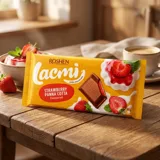 ШОКОЛАД Lacmi молочний з начинкою зі смаком Полунична панакота 90г — фото 1