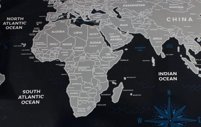 Скретч-карта світу "Travel Map Holiday World" (англійською мовою) в тубусі — фото 3